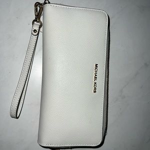 White Michael Kors Wallet